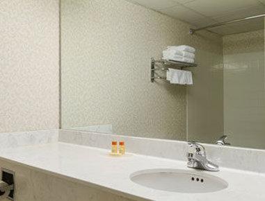 Comfort & I-40 Hotel 2*